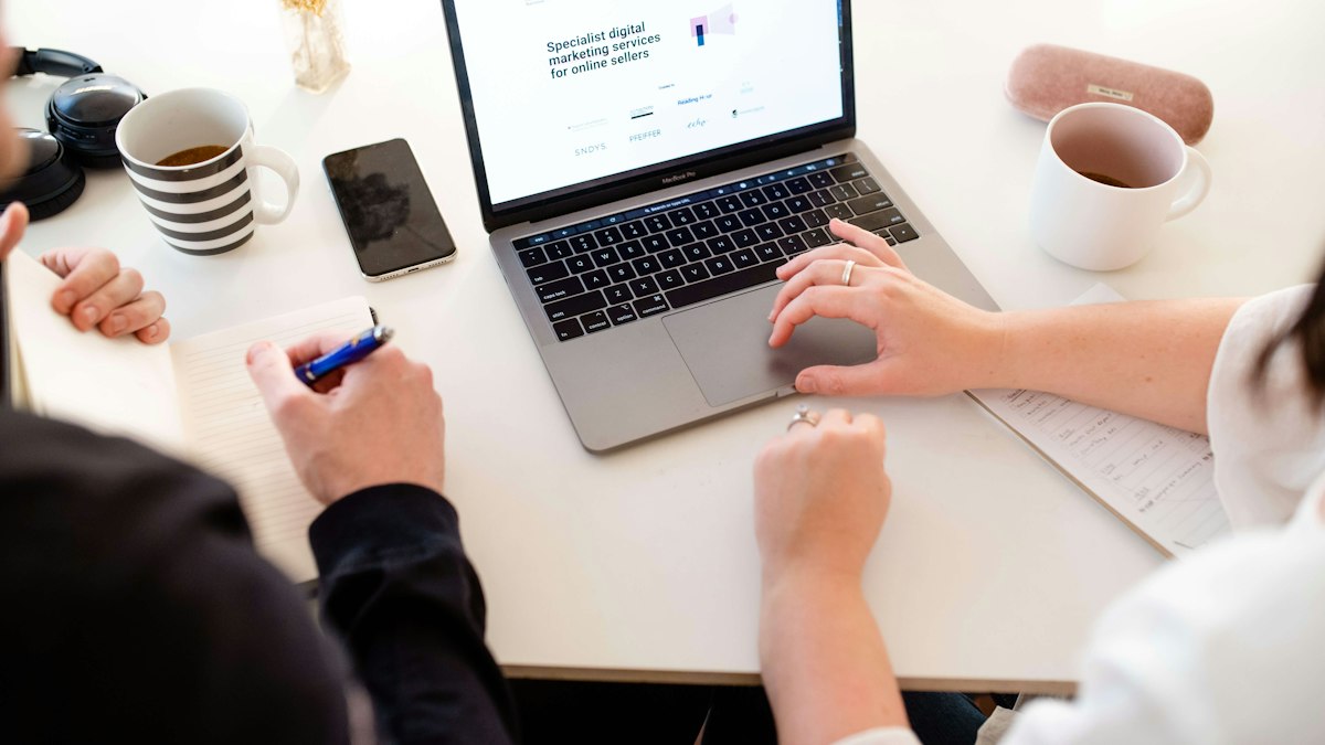 Microsoft 365 Copilot İş Hayatında: Outlook, Word, Excel, Teams ve PowerPoint'te Ne Yapar, Ne Yapmaz (2026)