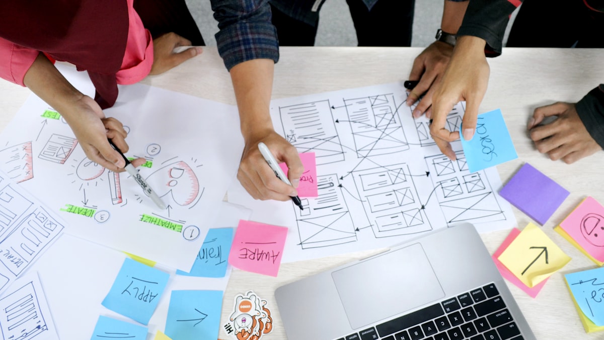 How to Learn Graphic Design? A 2026 Roadmap (From Scratch to Advanced)